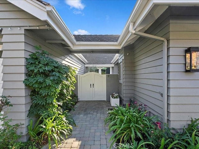 property entrance featuring a gate