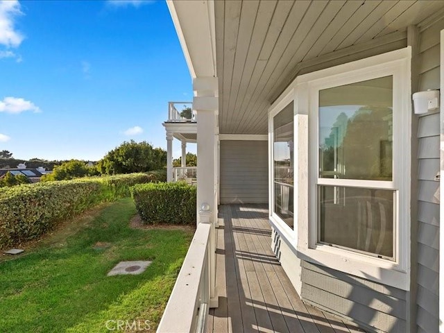 exterior space with a yard