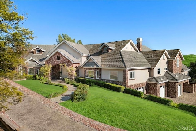 view of front facade featuring a garage and a front yard