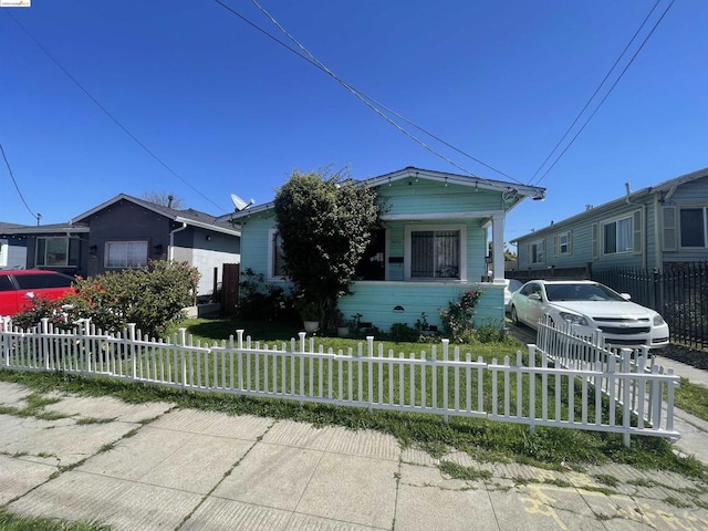 view of front facade featuring a front yard