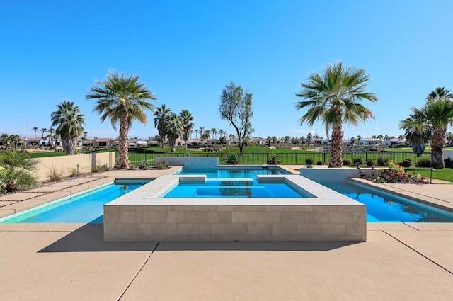 view of pool featuring an in ground hot tub