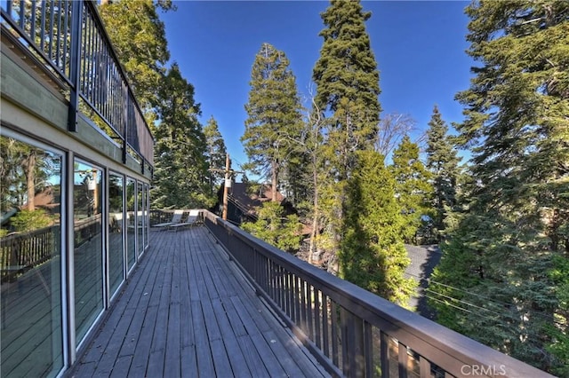 336 Jasmine Ln, Lake Arrowhead, CA 92352 - view of wooden terrace