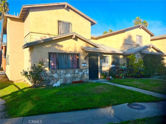 view of front of house with a front yard