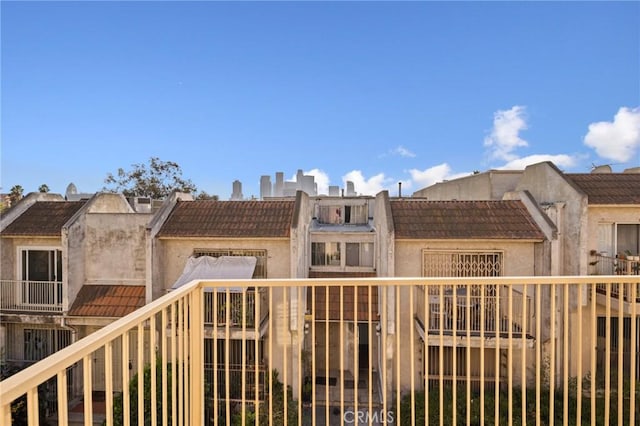 view of front of home featuring a balcony