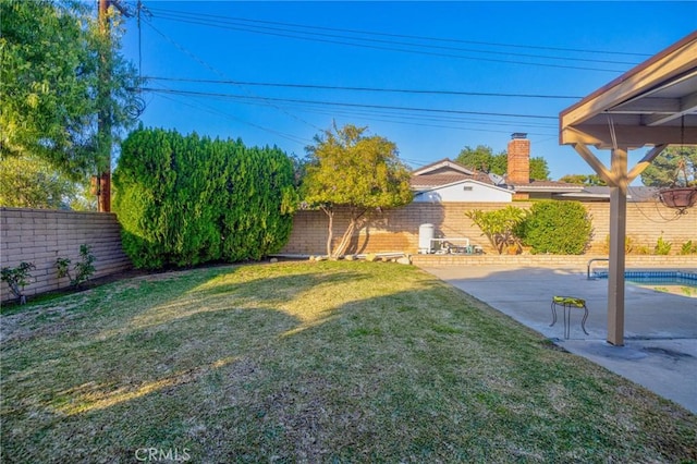 view of yard featuring a patio