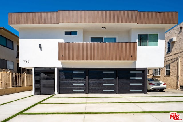 view of front of house with a balcony