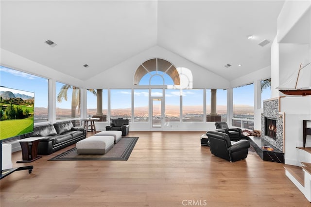 sunroom with lofted ceiling