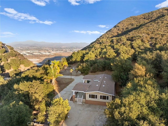 birds eye view of property featuring a mountain view