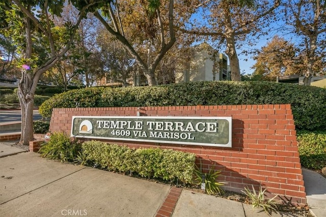 view of community / neighborhood sign