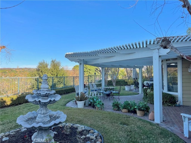 view of yard featuring a pergola and a patio area