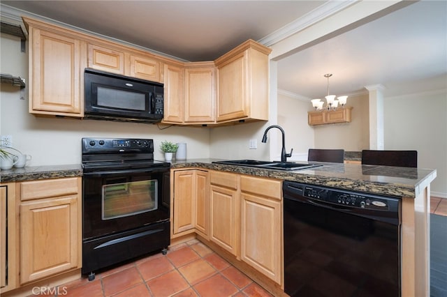 kitchen featuring black appliances, sink, ornamental molding, kitchen peninsula, and a chandelier