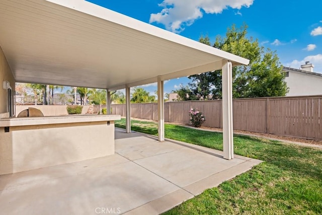 view of patio featuring an outdoor kitchen