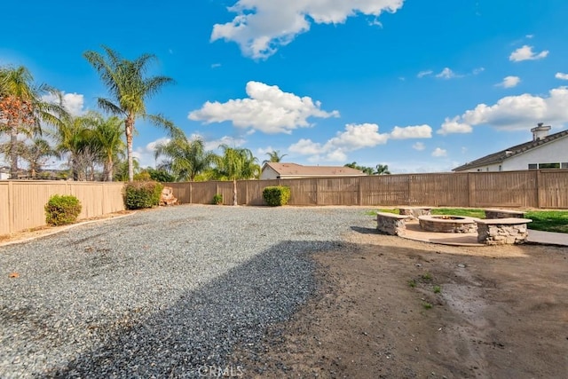 view of yard featuring an outdoor fire pit