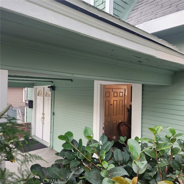 doorway to property featuring a porch