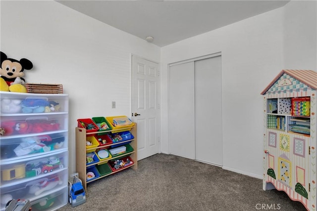 recreation room featuring carpet flooring