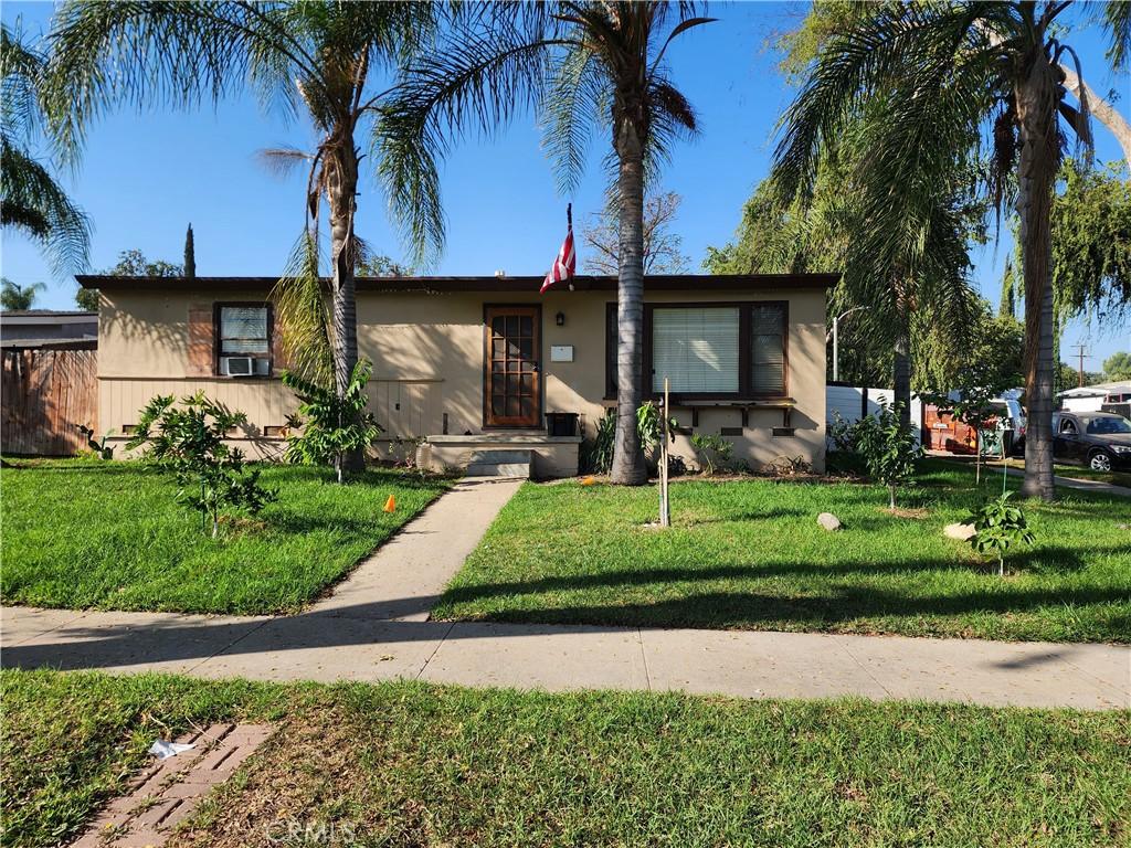 ranch-style home with cooling unit and a front lawn