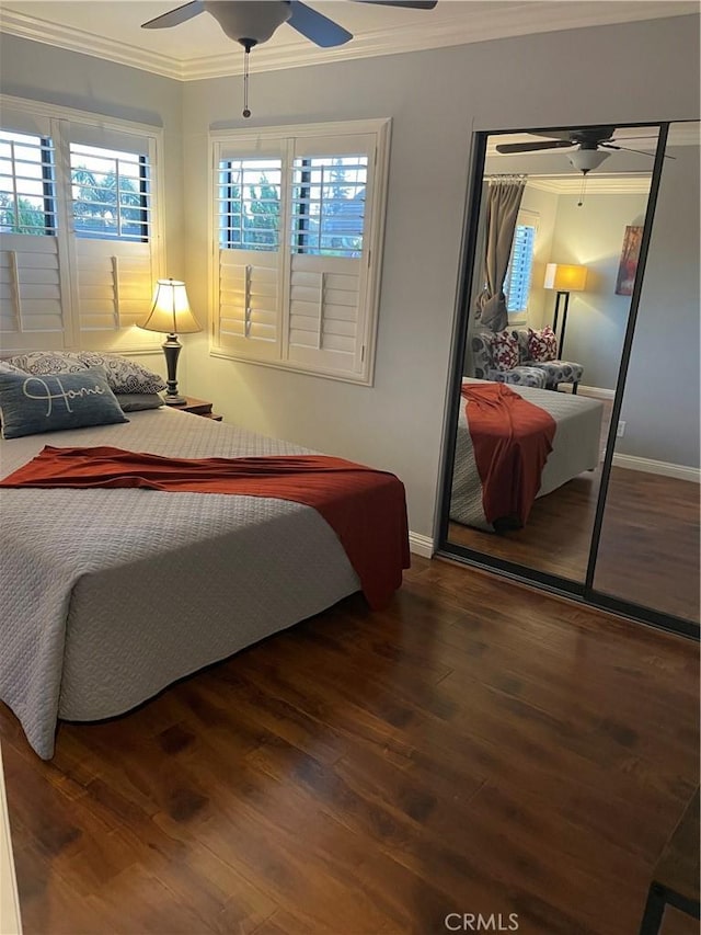 bedroom featuring dark hardwood / wood-style floors, ceiling fan, and crown molding