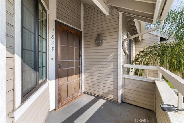 doorway to property with covered porch