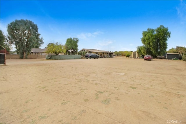 view of yard featuring a storage unit