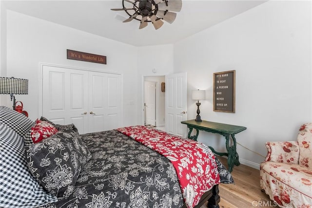 bedroom featuring ceiling fan, light hardwood / wood-style floors, and a closet