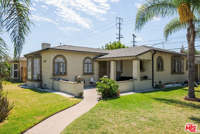 view of front of house featuring a front yard