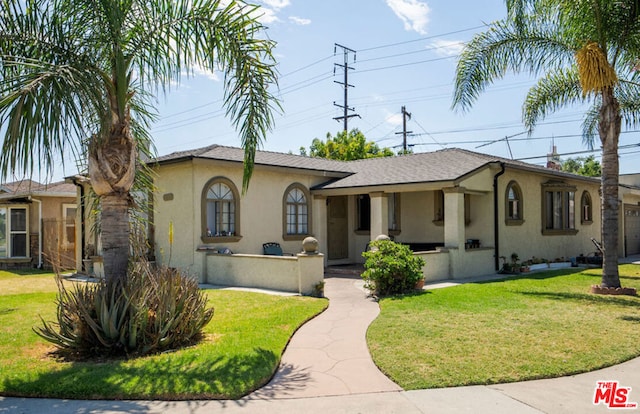 view of front of property with a front lawn