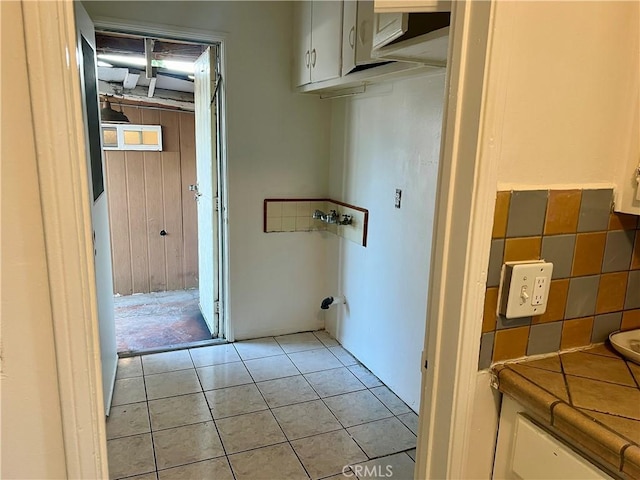 washroom with light tile patterned floors and hookup for a washing machine