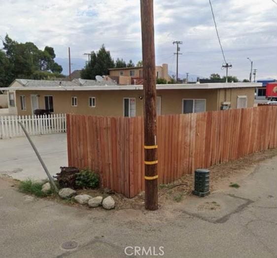 641 Beaumont Ave, Beaumont, CA 92223 - view of side of home