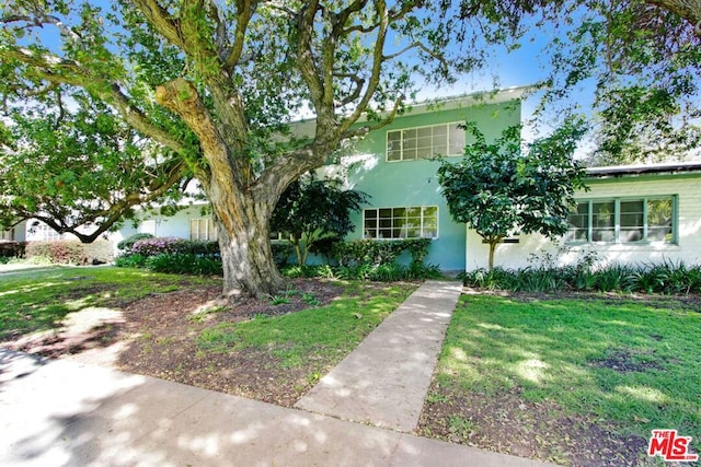 view of front of home with a front lawn