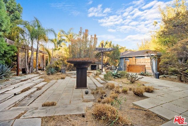 view of front of property featuring a patio