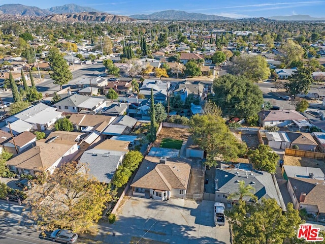 bird's eye view with a mountain view