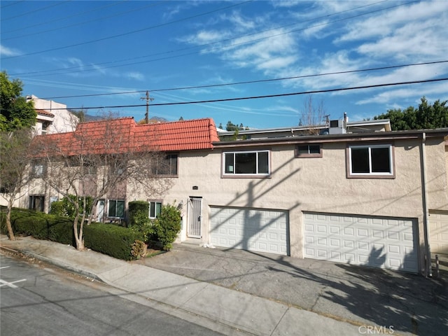 view of front facade featuring a garage