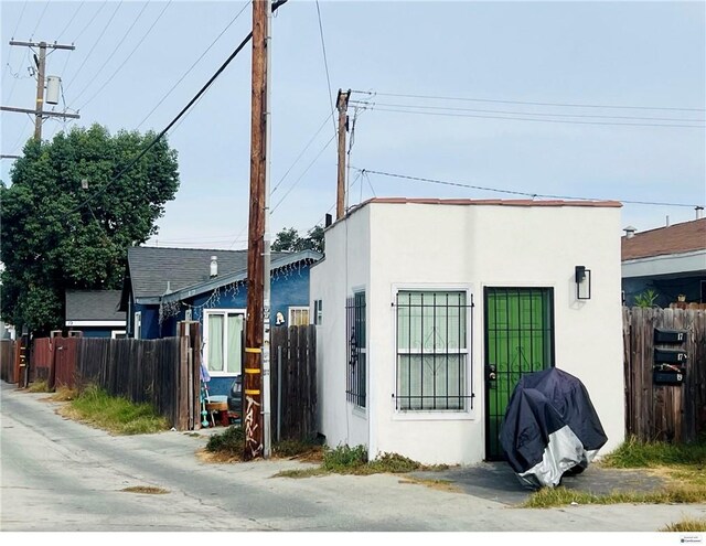 view of front of property