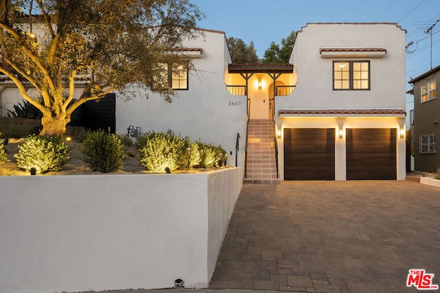 view of front facade featuring a garage