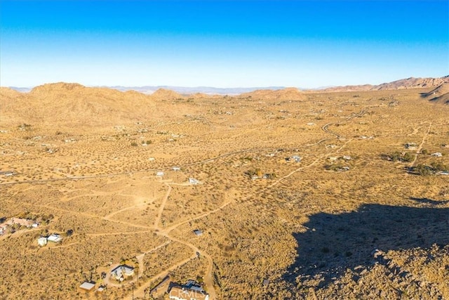 view of local wilderness with a mountain view