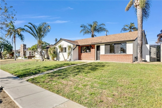 view of front of home featuring a front lawn