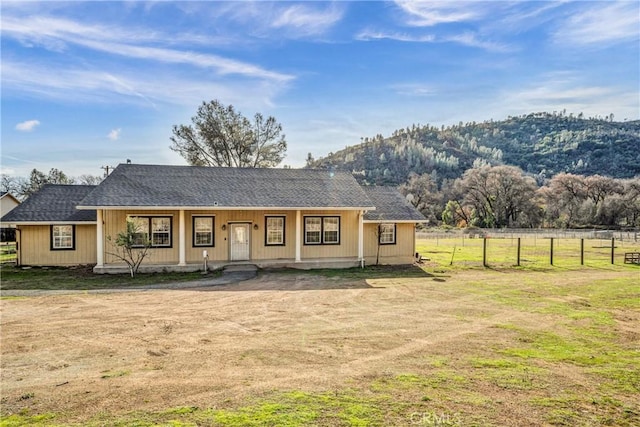 ranch-style house featuring a mountain view and a front yard