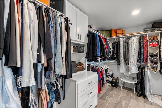 walk in closet with light wood-type flooring