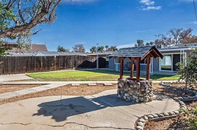 view of yard with a patio