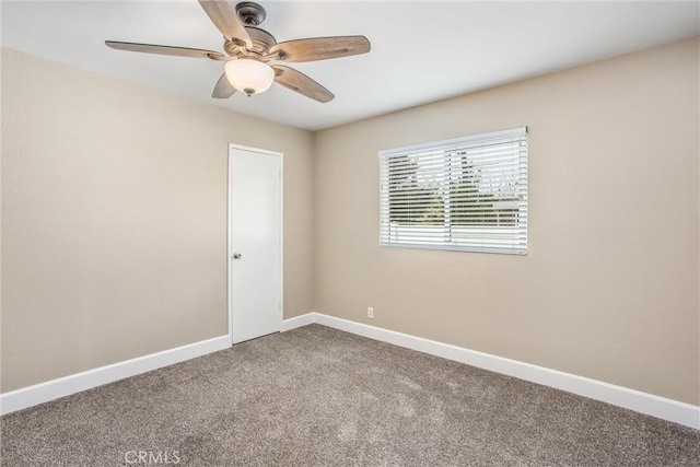 carpeted empty room featuring ceiling fan