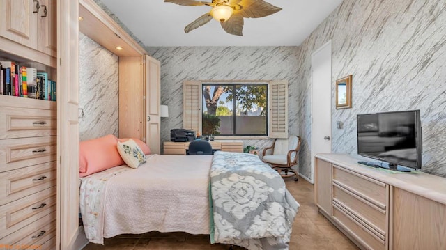 bedroom with ceiling fan