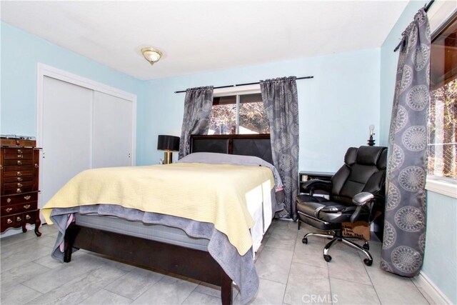 bedroom featuring a closet