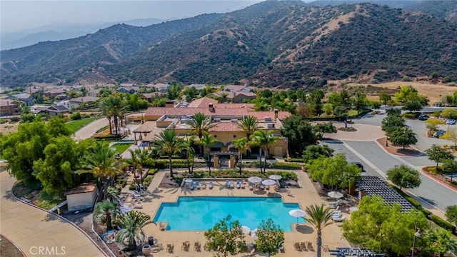 view of pool featuring a mountain view