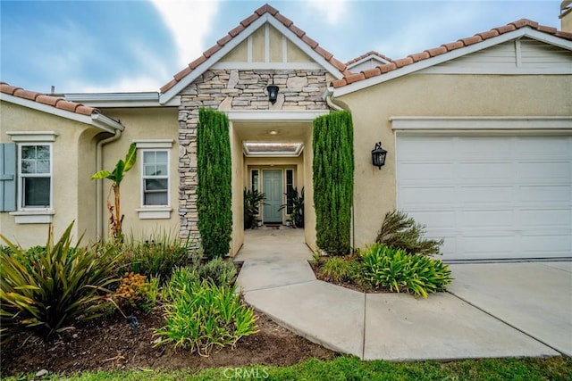 view of front of property featuring a garage