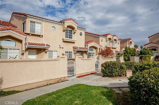 view of mediterranean / spanish-style home