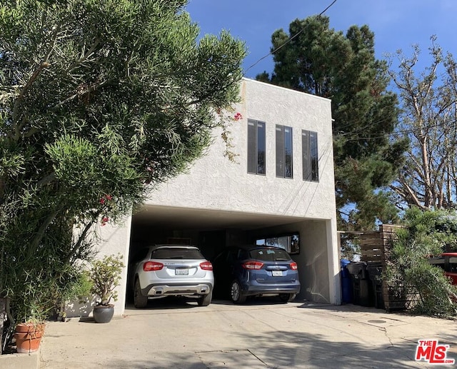 view of front of property featuring a carport