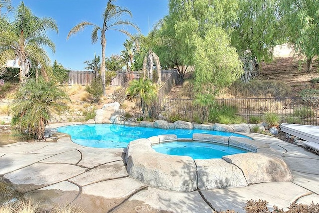 view of pool featuring an in ground hot tub