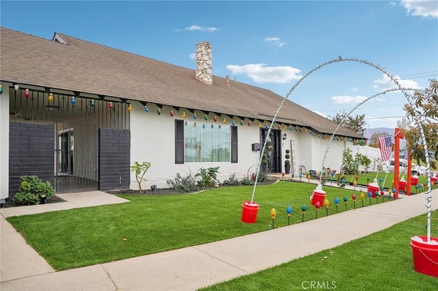 view of front of home with a front yard