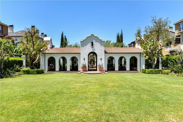 view of front facade with a front yard