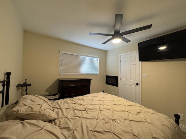 bedroom featuring ceiling fan